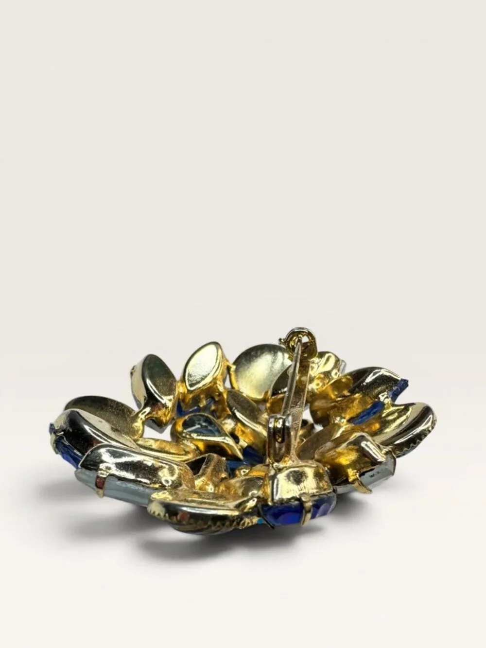 1950s Blue White Art Glass Crystal Cluster Brooch Gold Tone Statement Vintage